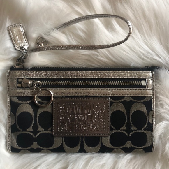 Coach Handbags - Coach wallet wristlet